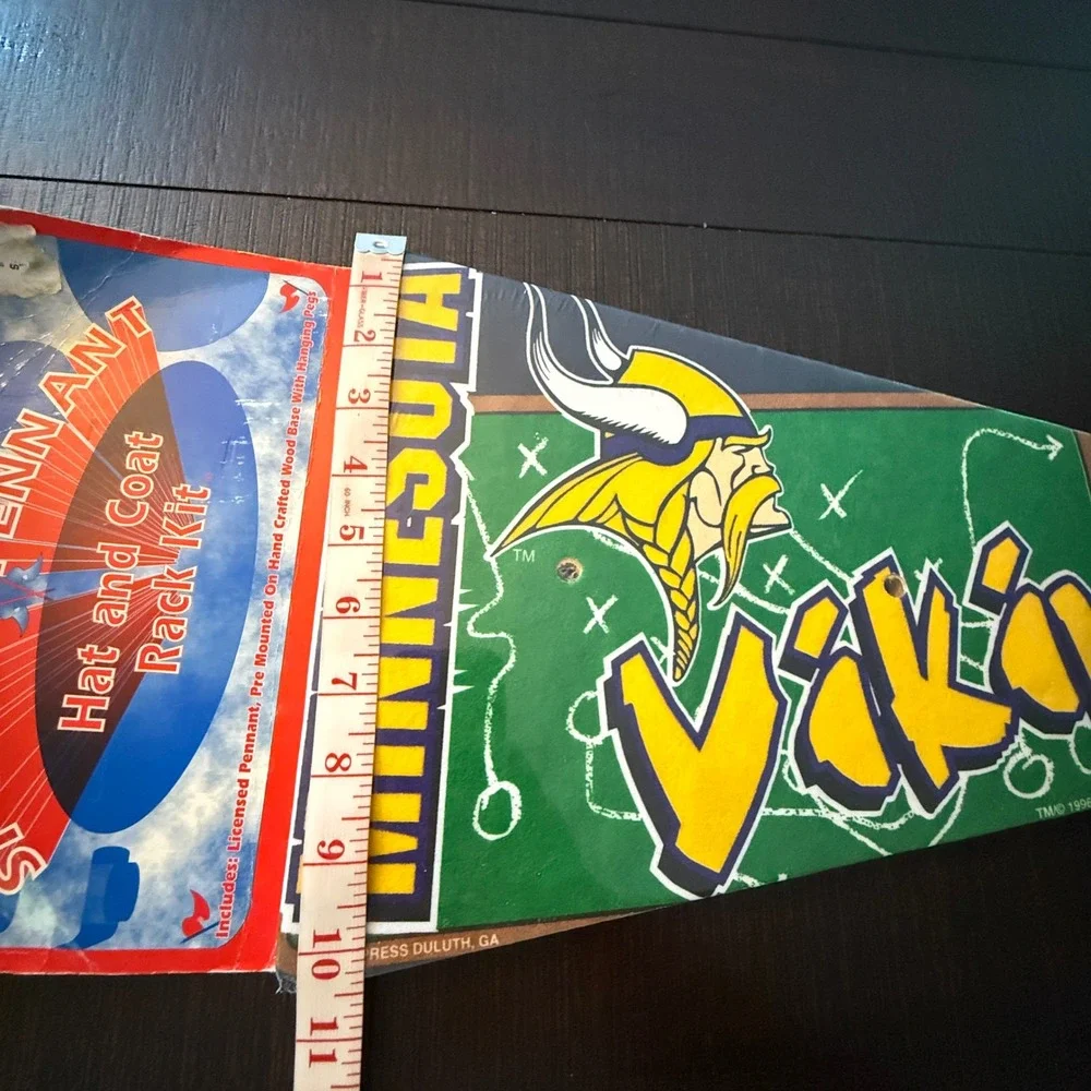Minnesota Vikings Sports Pennant Hat and Coat Rack Kit Purple Vintage 1996 NFL